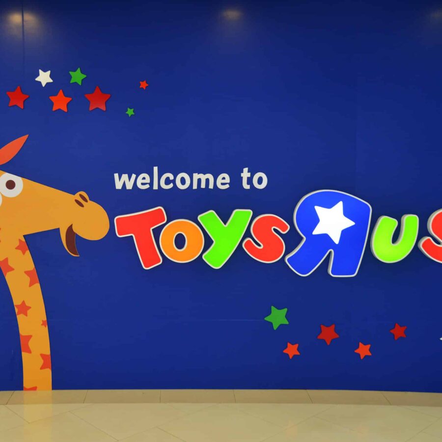 Toys R Us Welcome Sign